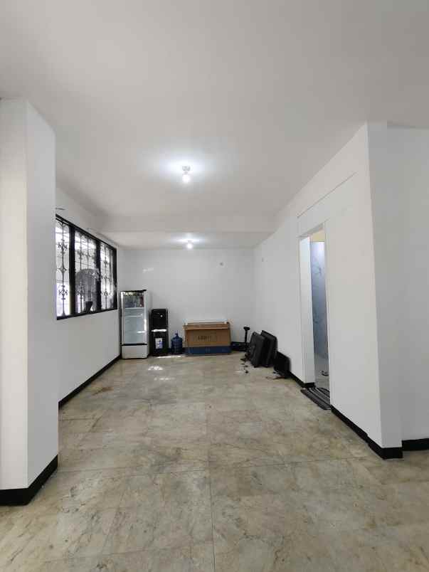 dijual rumah darmo kec wonokromo