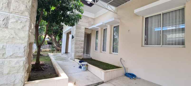 dijual rumah darmo permai