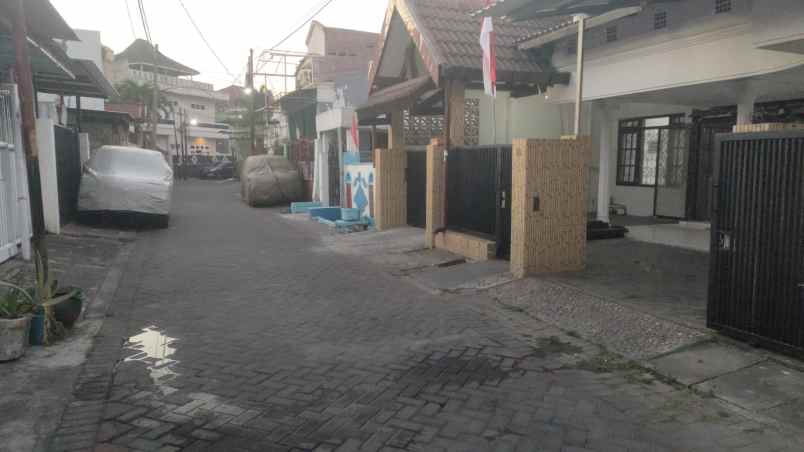 dijual rumah darmo permai utara