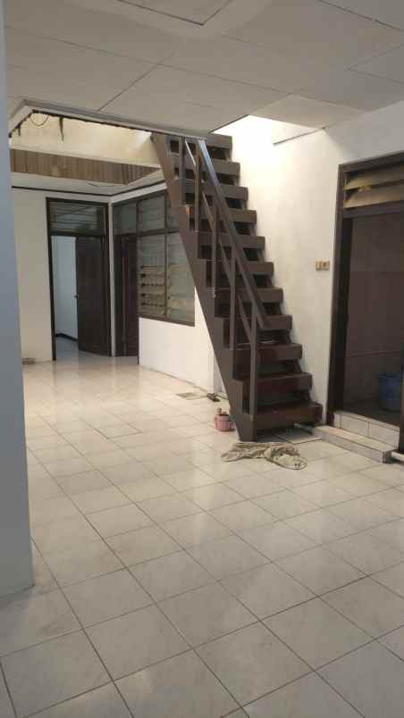 dijual rumah darmo permai utara