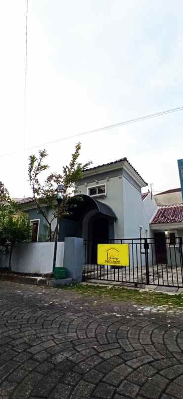 dijual rumah depok sleman