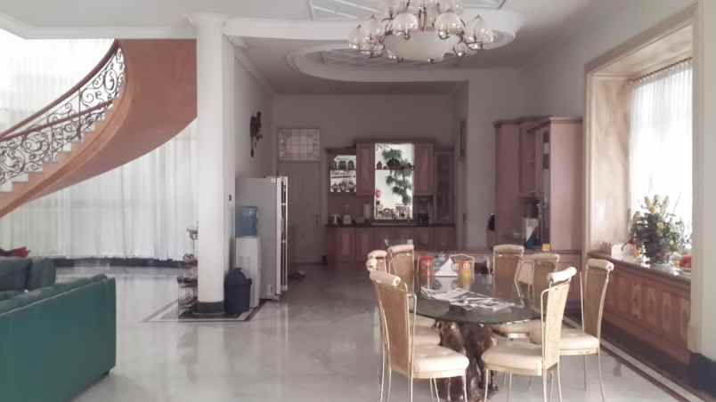 dijual rumah dharmahusada