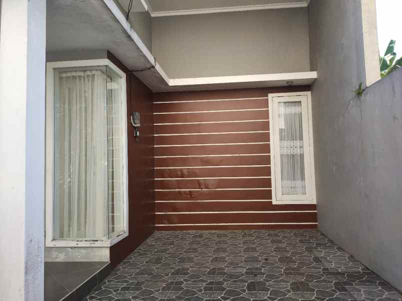 dijual rumah di jalan abdul gani atas