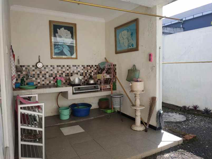 dijual rumah di jalan abdul gani atas