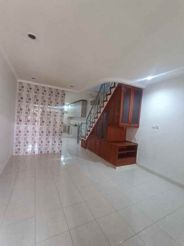 dijual rumah di kalideres permai jakarta barat