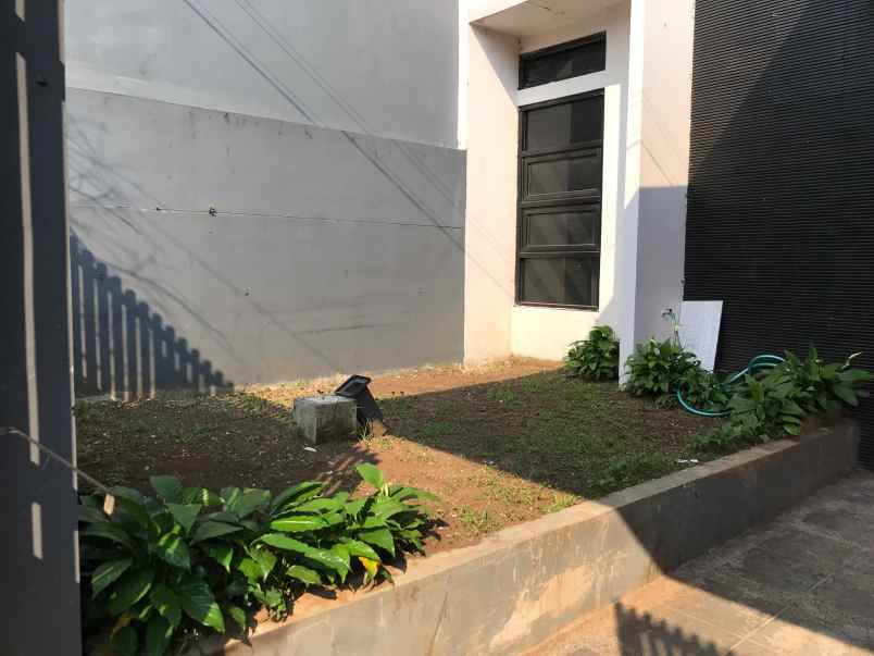 dijual rumah di komplek bumi sariwangi bandung barat