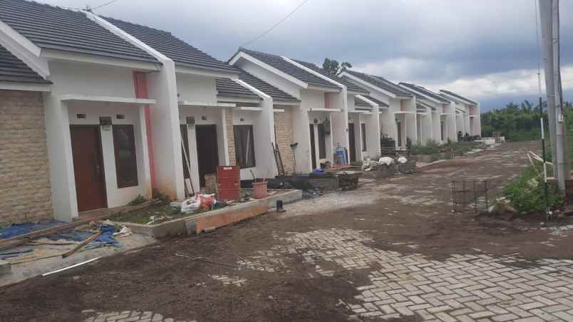 dijual rumah di perumahan griyatama