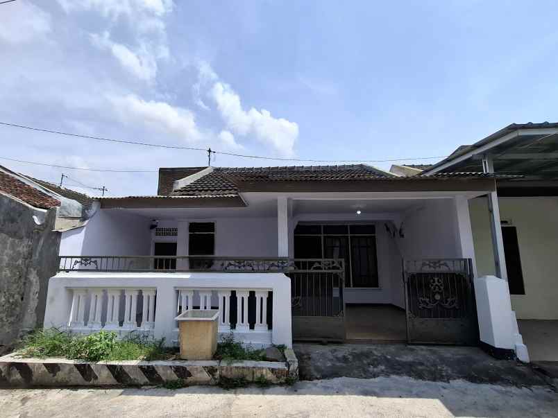 dijual rumah di perumahan kebonsari indah jember