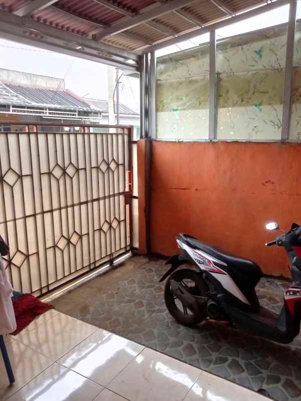 dijual rumah di perumahan puri harmoni