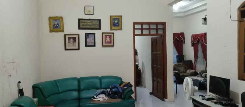 dijual rumah di pusat kota surabaya