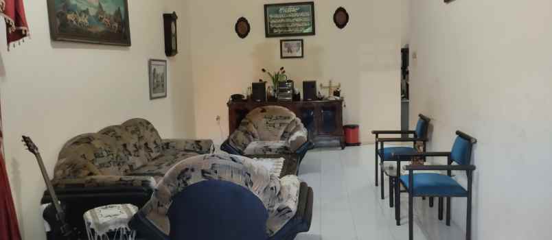dijual rumah di pusat kota surabaya