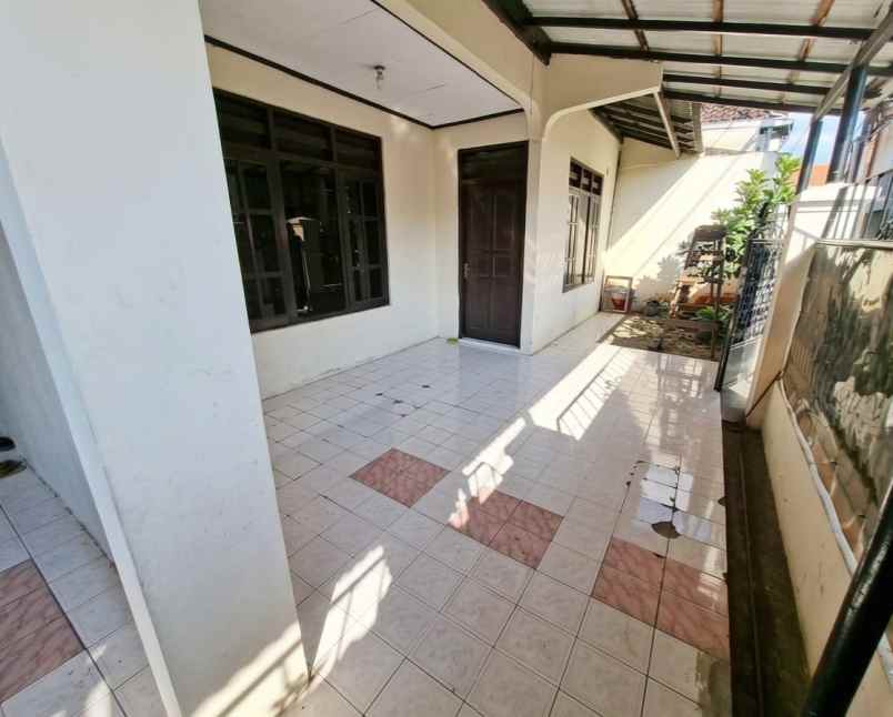 dijual rumah di sri redjeki kalibanteng semarang