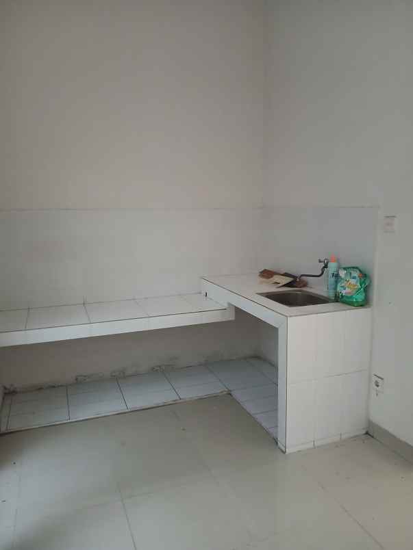 dijual rumah di taman palem lestari jakarta barat