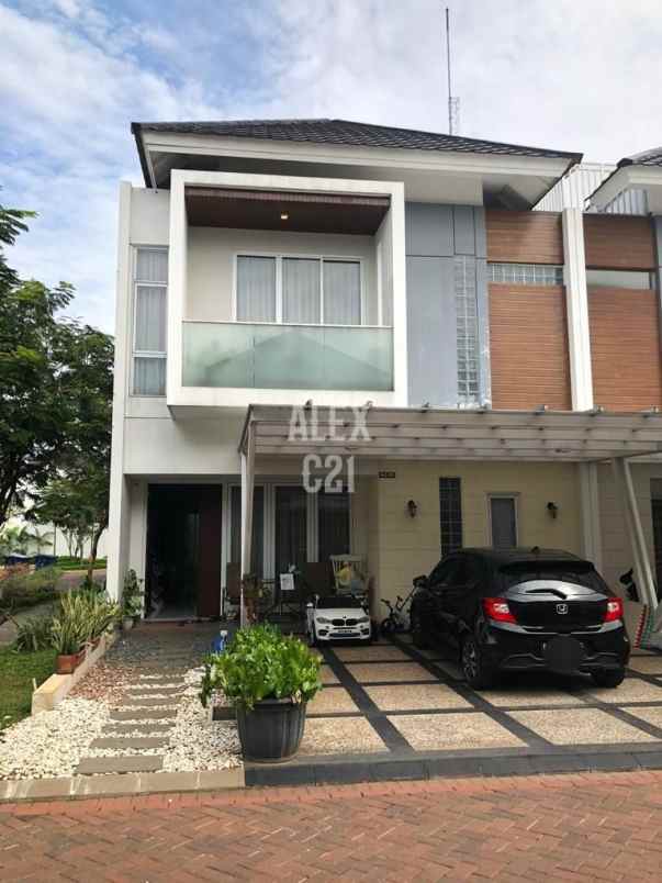 dijual rumah di the riviera at puri