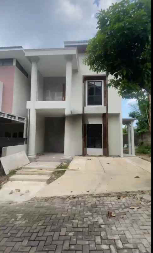 dijual rumah di villa real banyumanik semarang