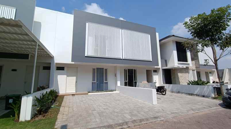 dijual rumah dian istana