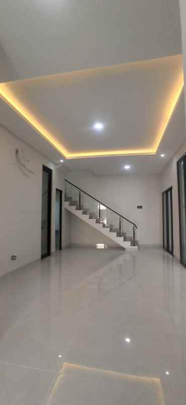 dijual rumah dian istana