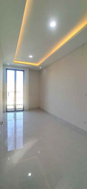 dijual rumah dian istana