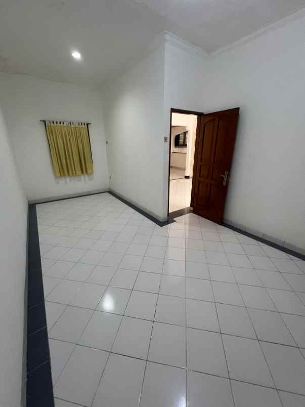dijual rumah dipondok gede lt180 nego