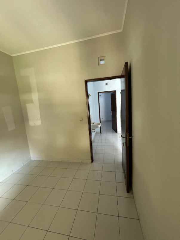 dijual rumah disutera kirana pondok