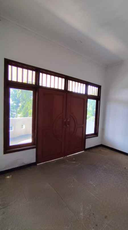 dijual rumah dukuh kupang