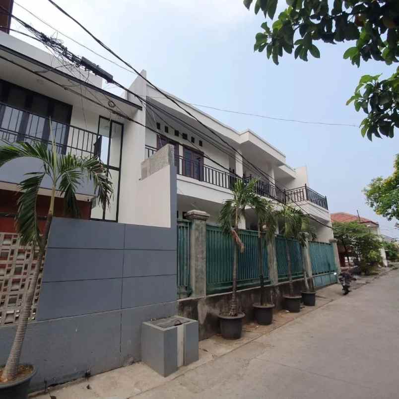 dijual rumah duren sawit