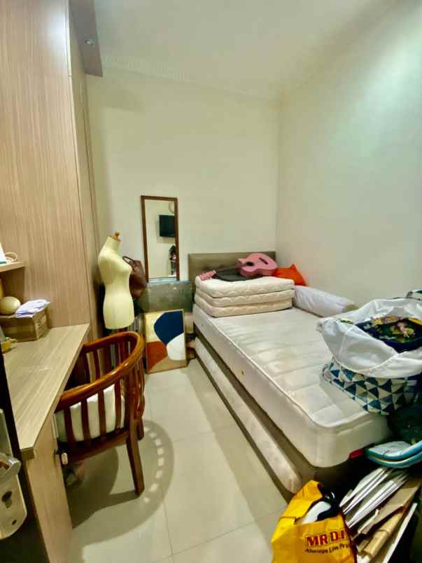 dijual rumah duri kepa dekat taman ratu