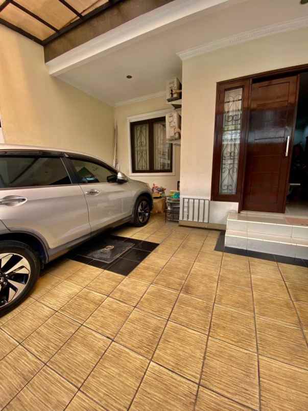 dijual rumah duri kepa dekat taman ratu