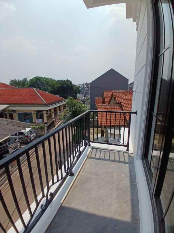 dijual rumah exclusive di cilodong depok