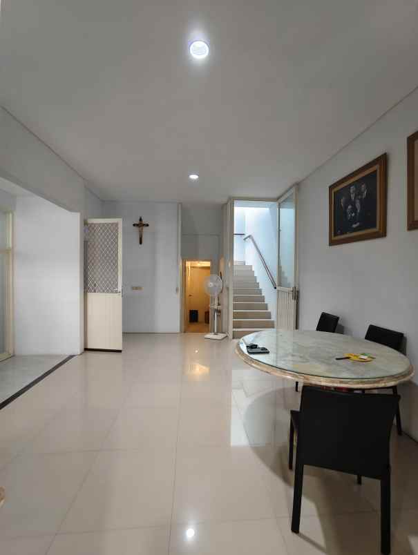dijual rumah forest mansion kec
