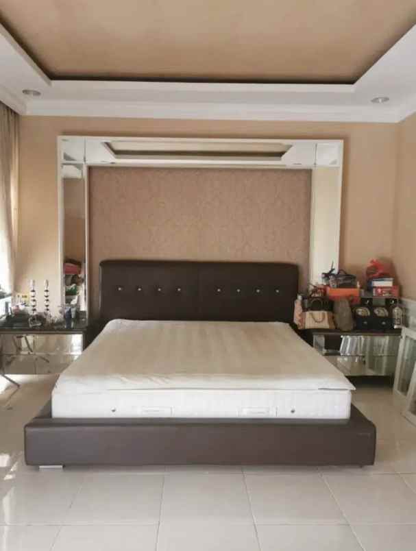 dijual rumah gading eight residence
