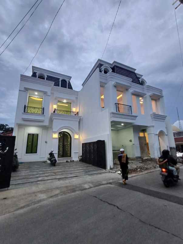 dijual rumah gandaria