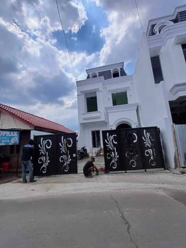 dijual rumah gandaria