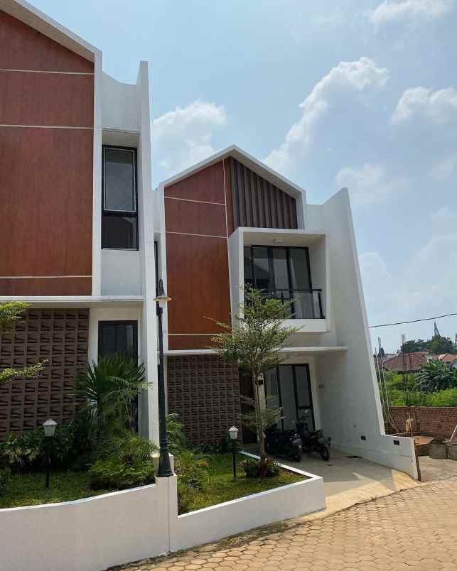 dijual rumah ganduo cinere