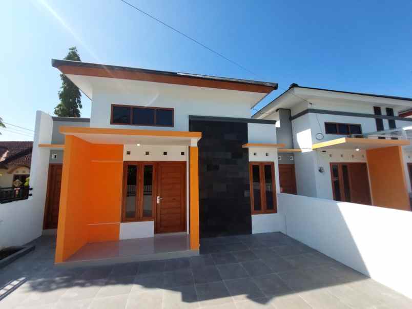 dijual rumah gayamharjo