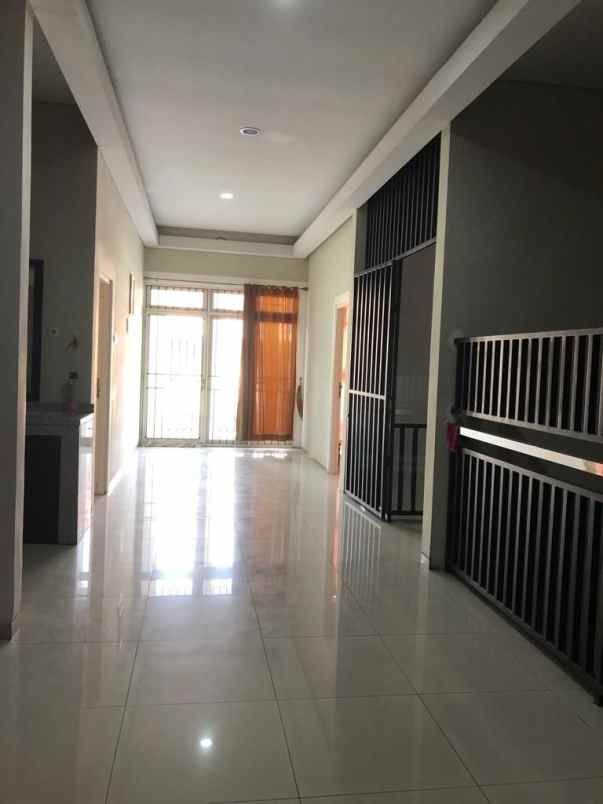 dijual rumah gayungsari barat