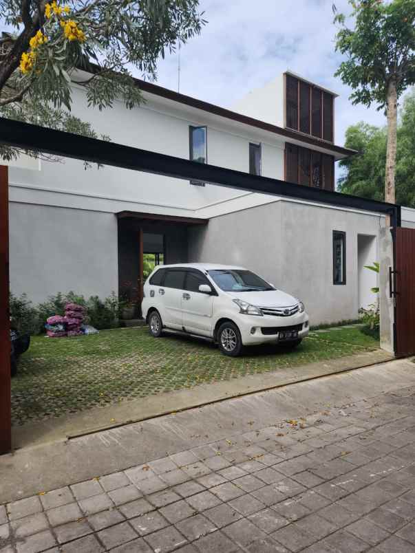 dijual rumah gita kencana karang mas