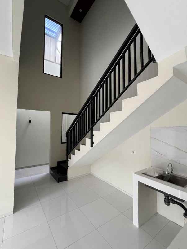 dijual rumah golf dalam