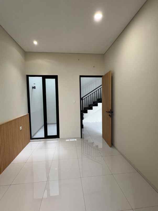 dijual rumah golf dalam