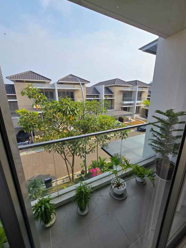 dijual rumah golf island pik