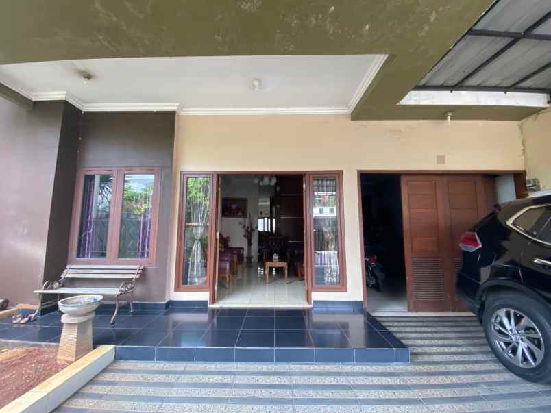 dijual rumah grand galaxy