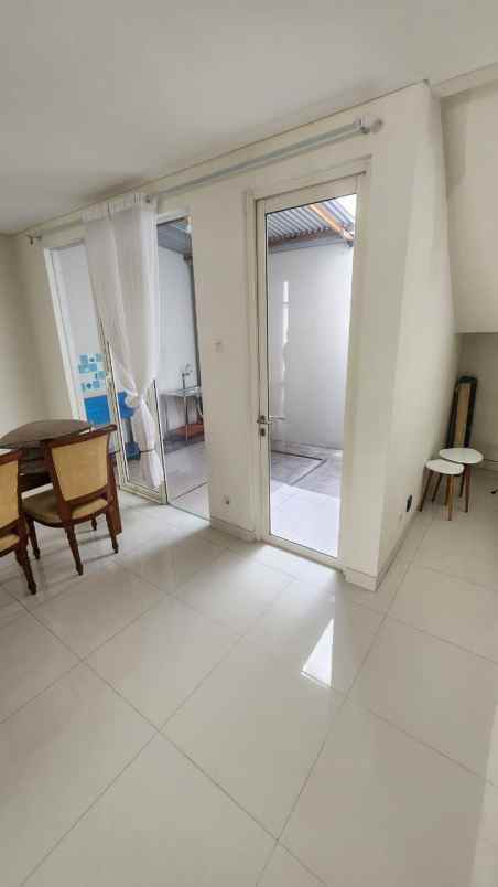 dijual rumah grand pakuwon