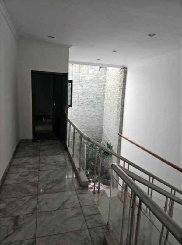 dijual rumah green garden