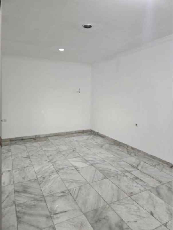 dijual rumah green garden