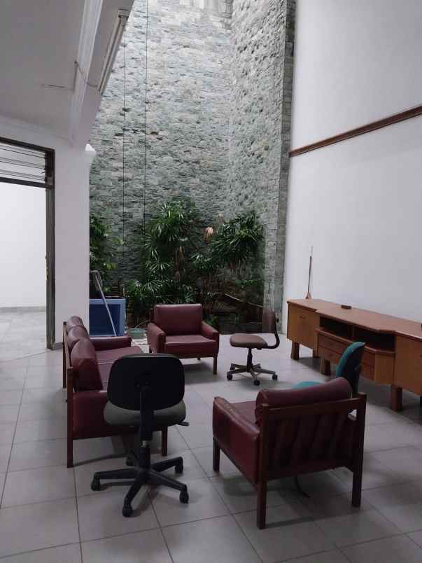 dijual rumah green garden