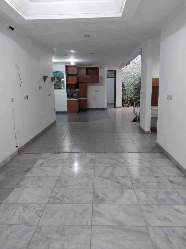 dijual rumah green garden