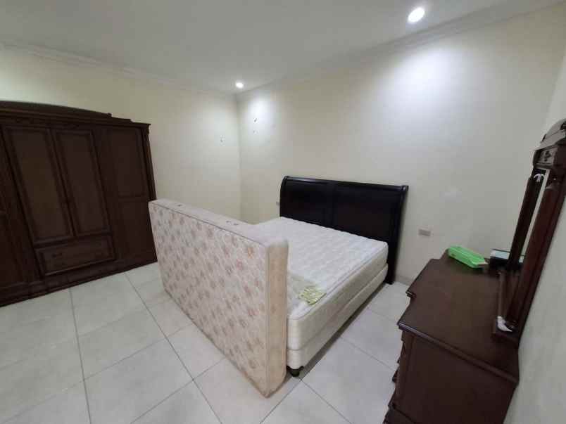 dijual rumah green ville dekat kedoya utara