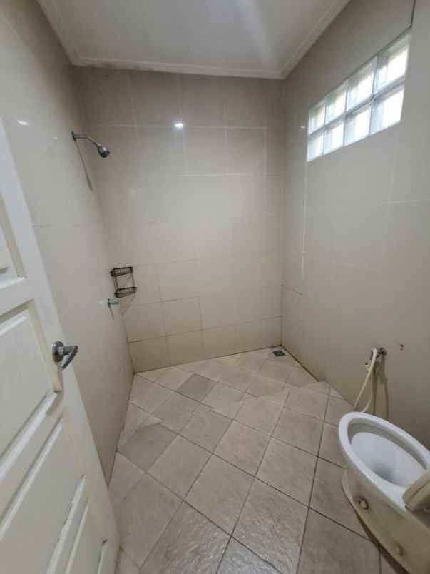 dijual rumah green ville dekat kedoya utara