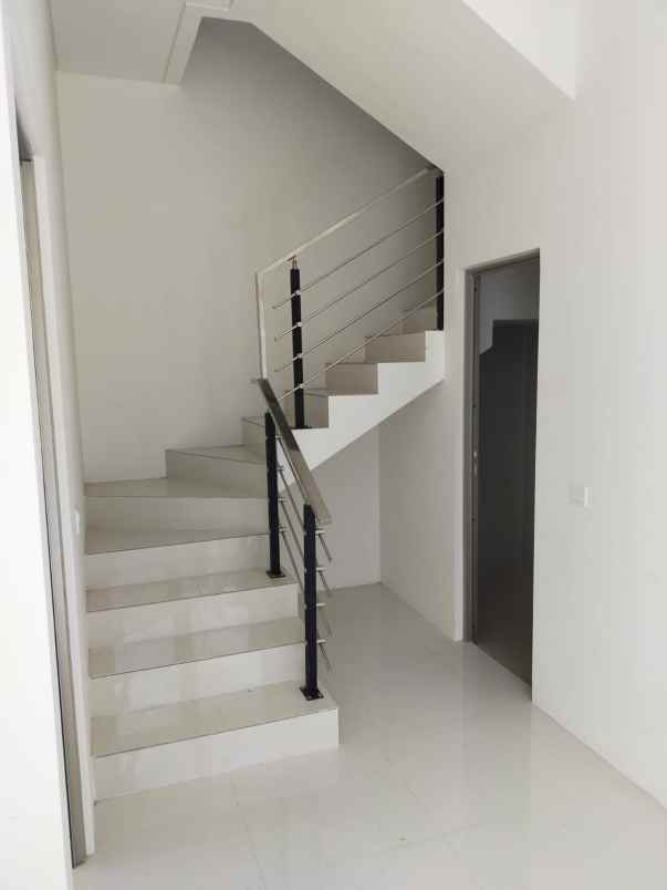 dijual rumah greenland residen