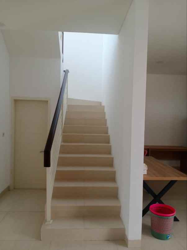 dijual rumah greenvilee babatan pantai